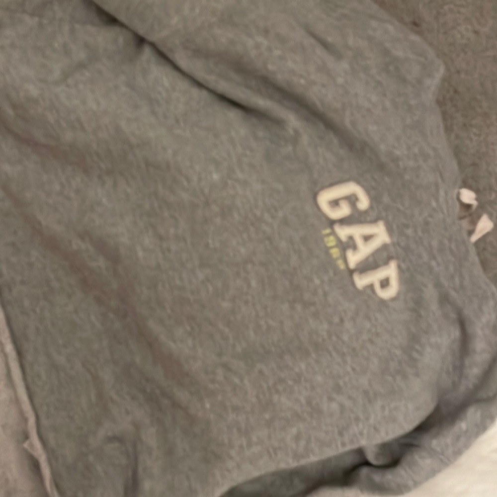 Grey GAP sweatshirt